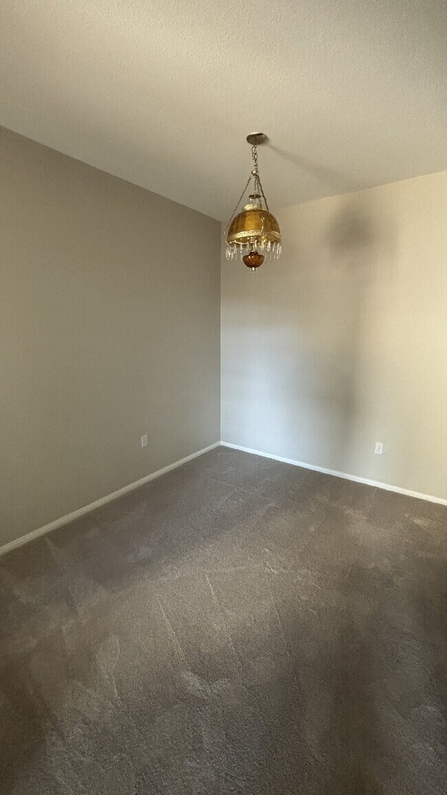 Building Photo - 1 Bed 1 Bath with ALL Appliances