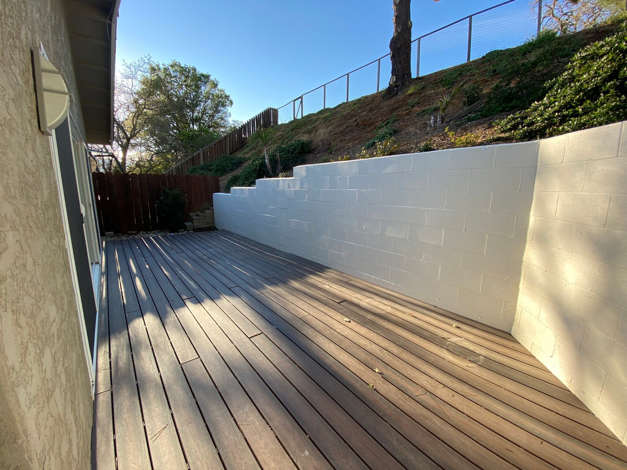 Building Photo - 631 Skyline Dr