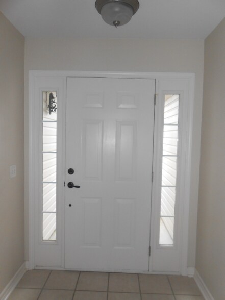 Building Photo - 156 Rob St