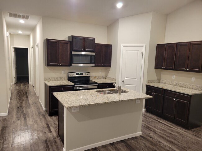 Building Photo - 1309 N Azena St