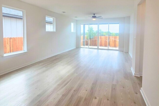 Building Photo - 401 Darley Oak Dr