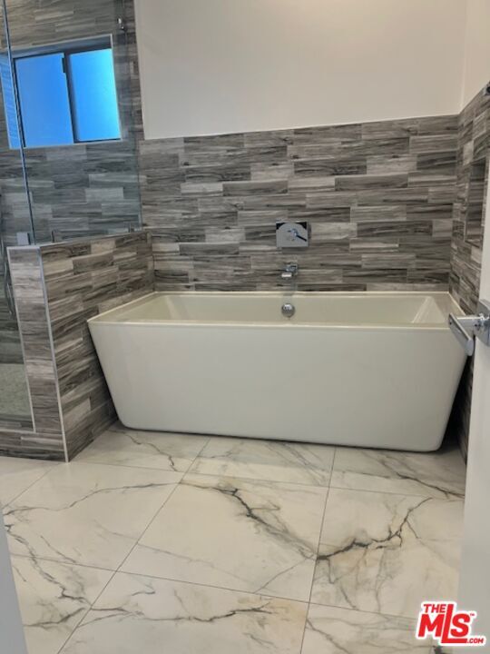 Building Photo - 1445 S Fairfax Ave