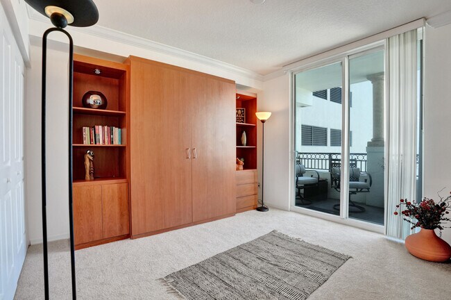 Building Photo - 600 S Dixie Hwy