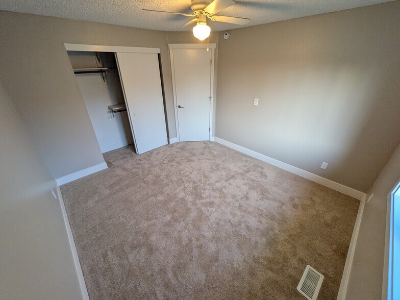 Building Photo - 3509 SE 11th St