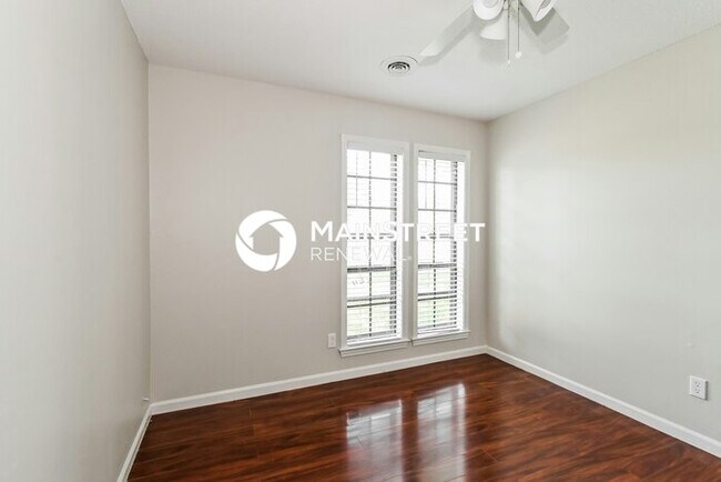 Building Photo - 3 Bedroom Pet-Friendly Home in MEMPHIS, TN with Main Street Renewal
