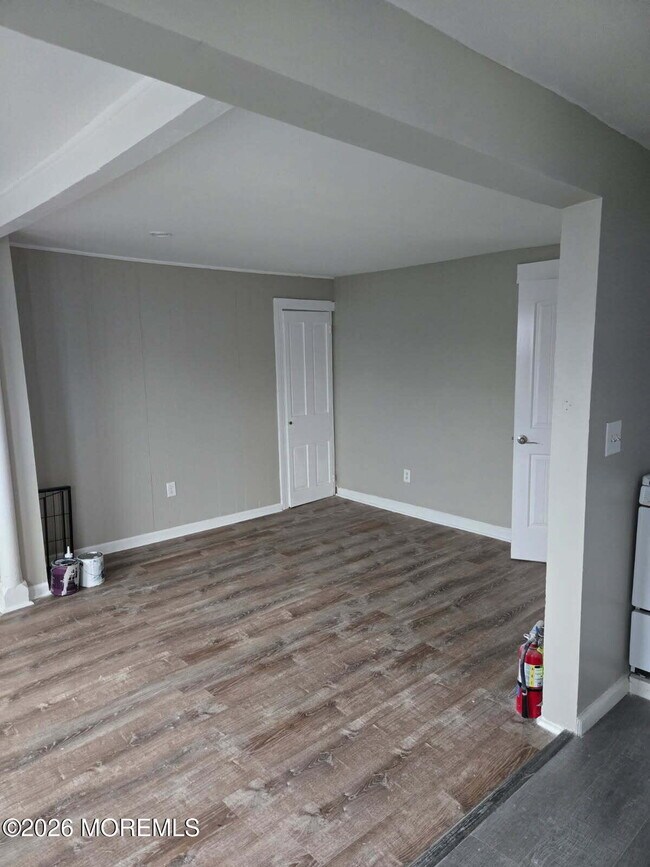 Building Photo - 43 Webb Ave