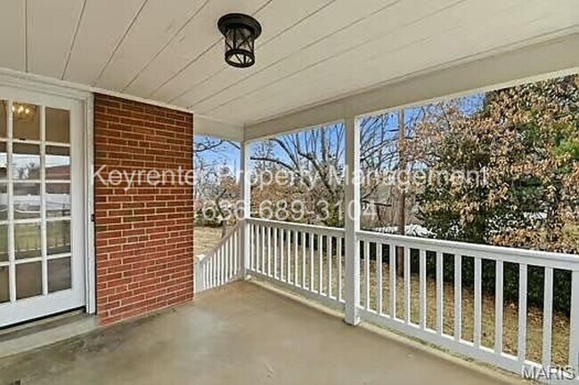 Building Photo - Spacious Updated 3-Bedroom Home in Prime Location