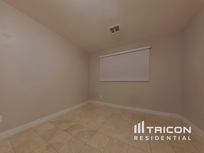 Building Photo - 810 S Greenleaf Ln