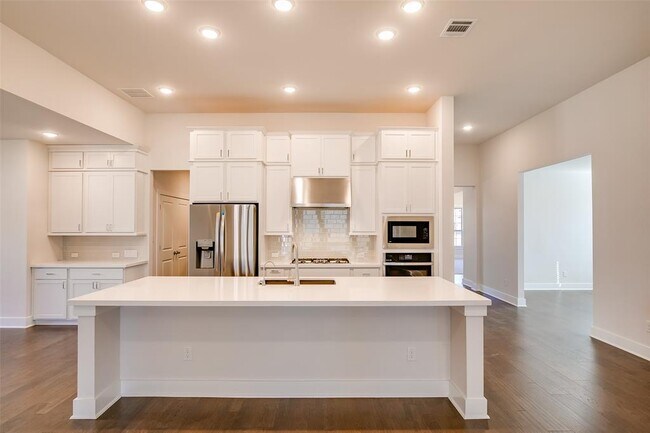 Building Photo - 2900 Miletto Dr