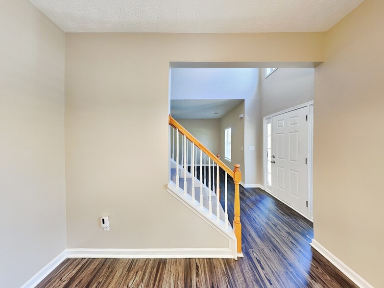 Building Photo - 217 Autumn Ridge Dr