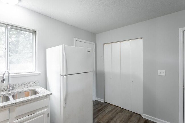 Building Photo - 4405 Delashmitt Rd