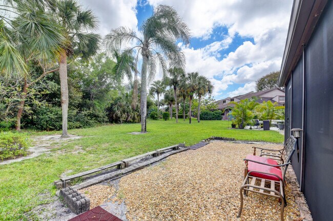 Building Photo - 4666 Fountains Dr S