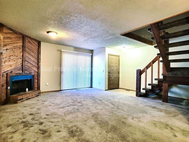 Building Photo - 14011 Fairhill Ave