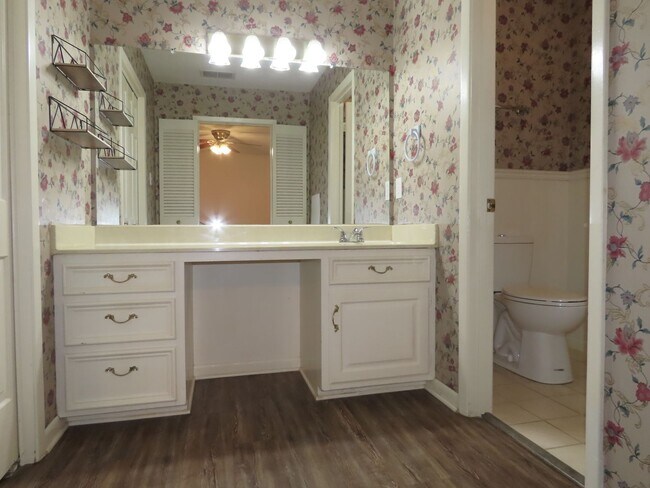 Building Photo - South Tyler! Beautiful 4 Bedroom, 3 Bath H...