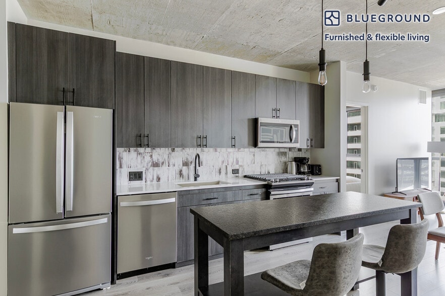 Building Photo - 180 N Ada St