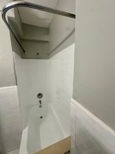 Building Photo - 85 Easton Ave