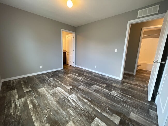 Building Photo - 38033 Ducharme Dr