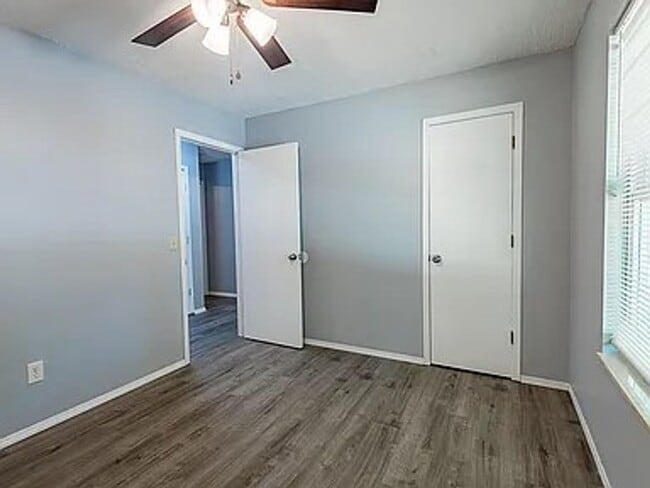 Building Photo - 3 Bed 2 Bath 2 Car Garage 1/2 off 1st Months Rent