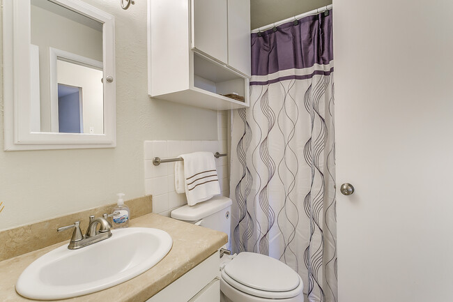 Main Bathroom - 4901 Bryce Ave