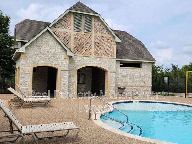 Building Photo - 304 Blythe Bridge Dr