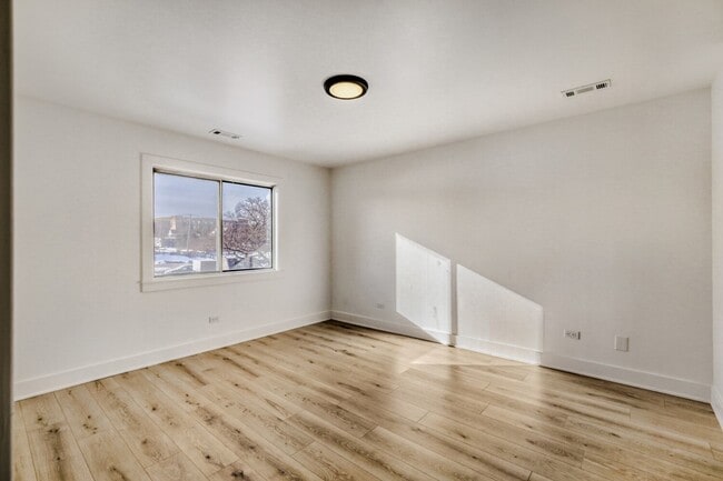 Building Photo - 42 N Park Ave