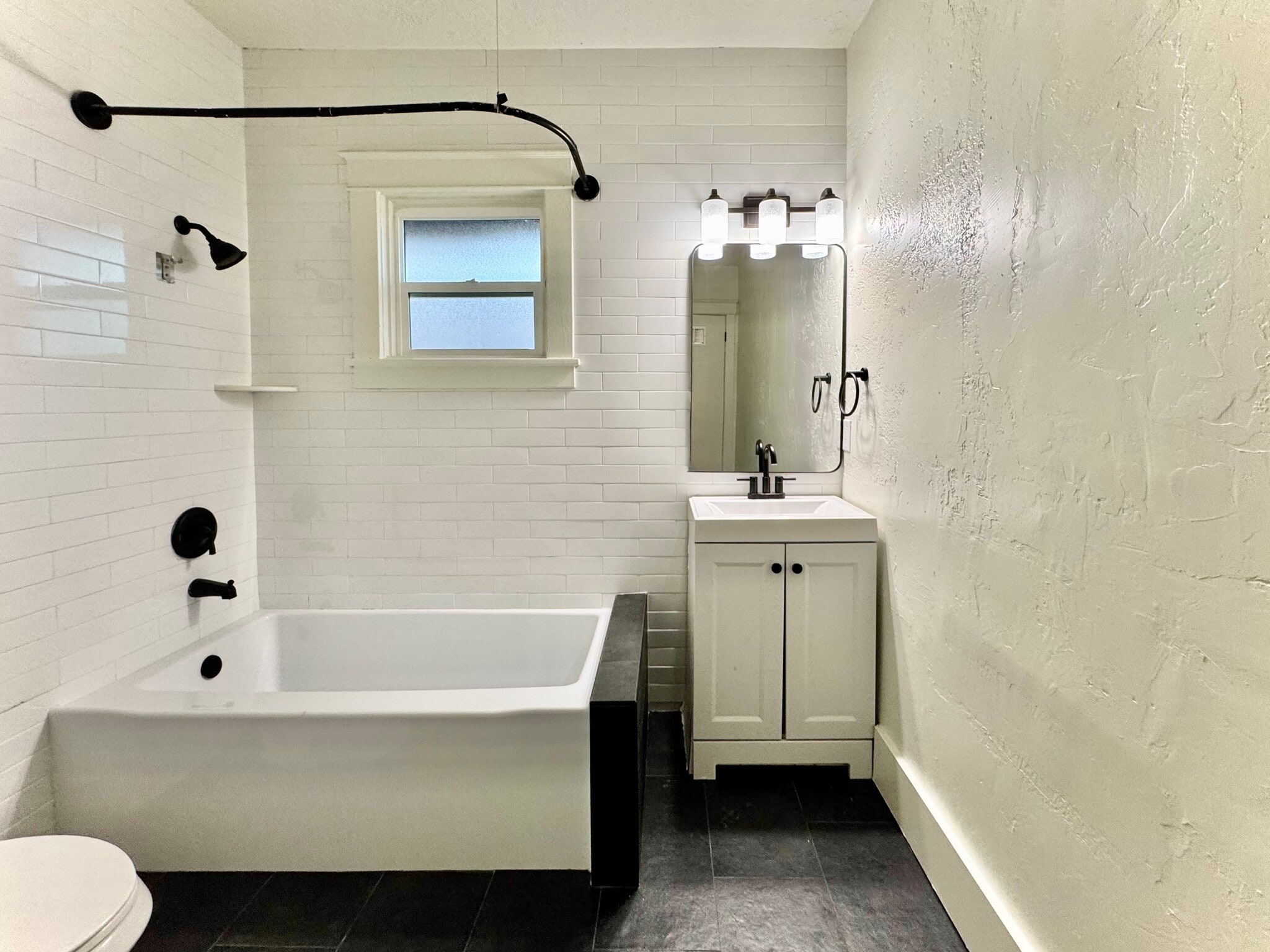 Building Photo - 76 W 200 S