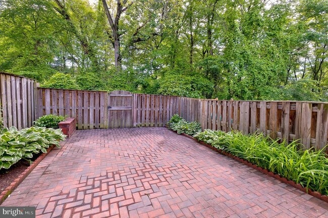 Building Photo - 11633 Pleasant Meadow Dr
