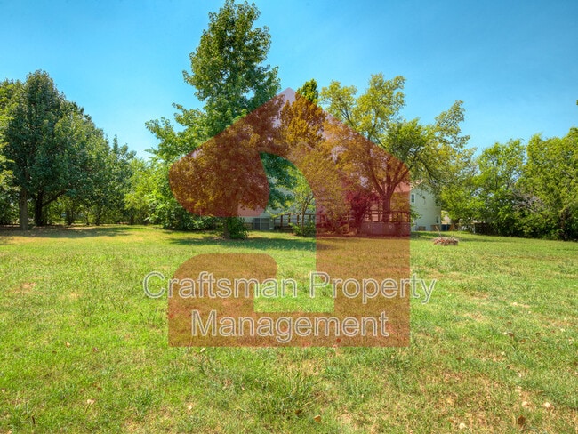 Building Photo - 1501 Gladstone Terrace