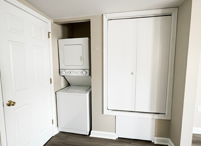 Building Photo - Furnished 1-Bedroom Condo in Fairfax Villa...