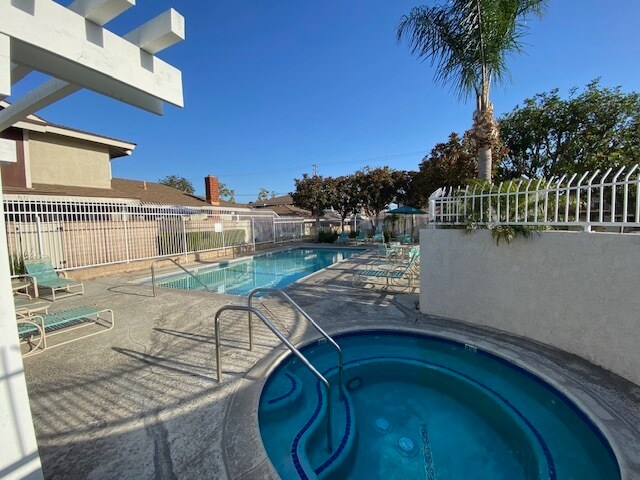 Building Photo - 8074 Woodland Dr