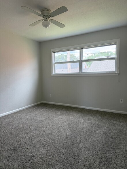 Building Photo - 2412 Azalea Garden Rd