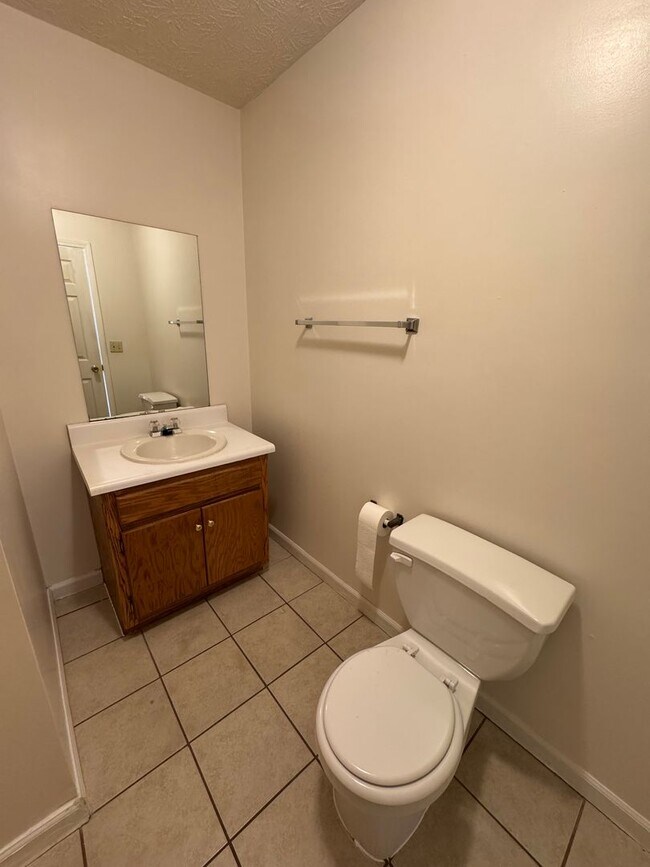 Building Photo - 2692 Callier Springs Rd SE