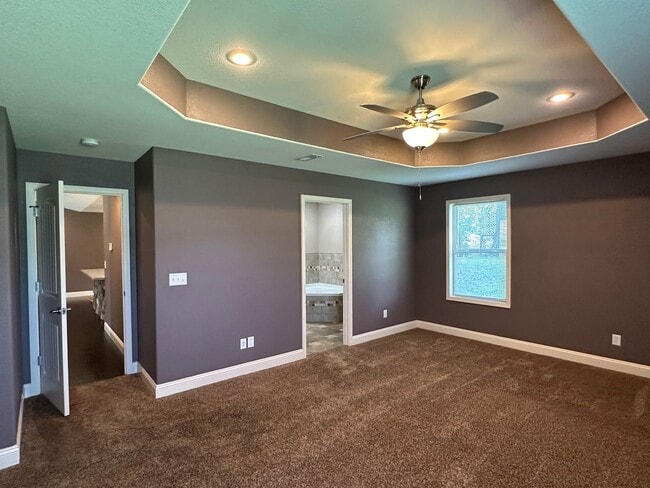 Building Photo - Well Maintained 3 Bed 2 Bath w/ Fence in Waynesville