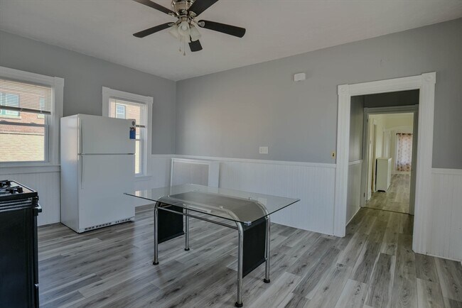 Building Photo - 407-409-409 Bolton St