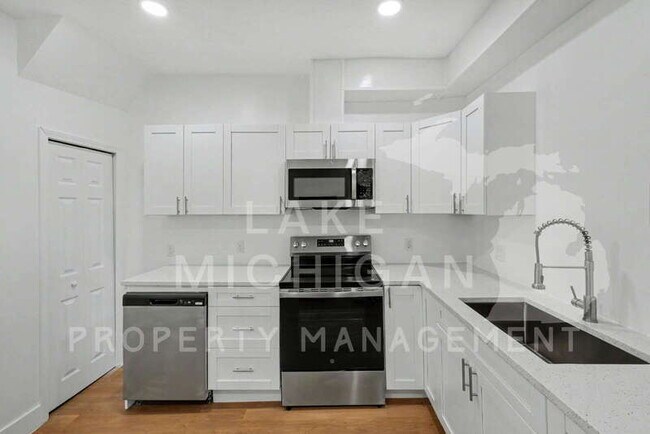 Building Photo - 815 Davis Ave NW