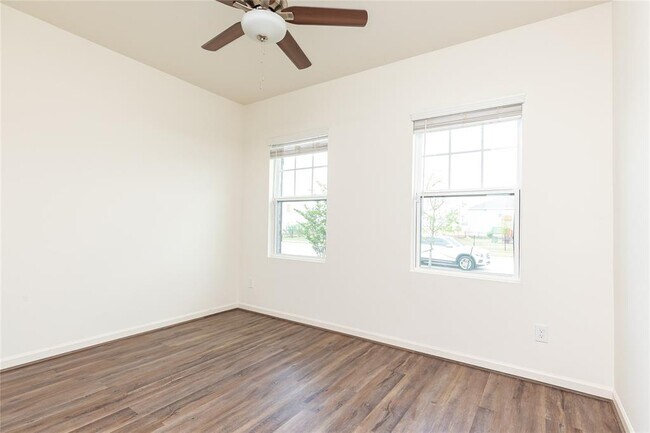 Building Photo - 6330 Highland Hts Dr
