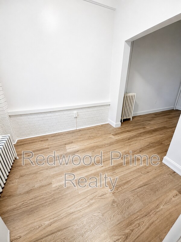 Building Photo - 1307 16th Ave