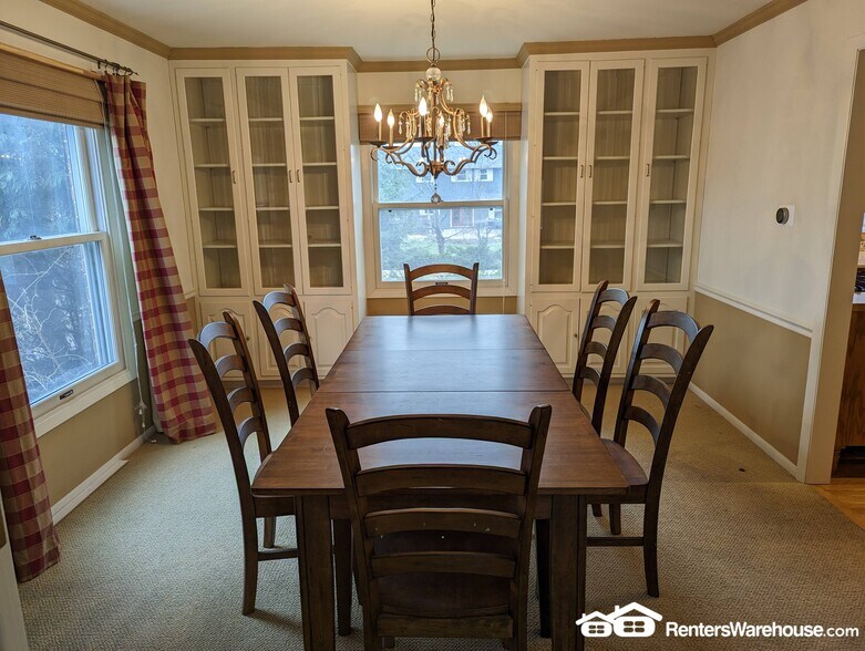 Building Photo - 8861 Greenhill Ln