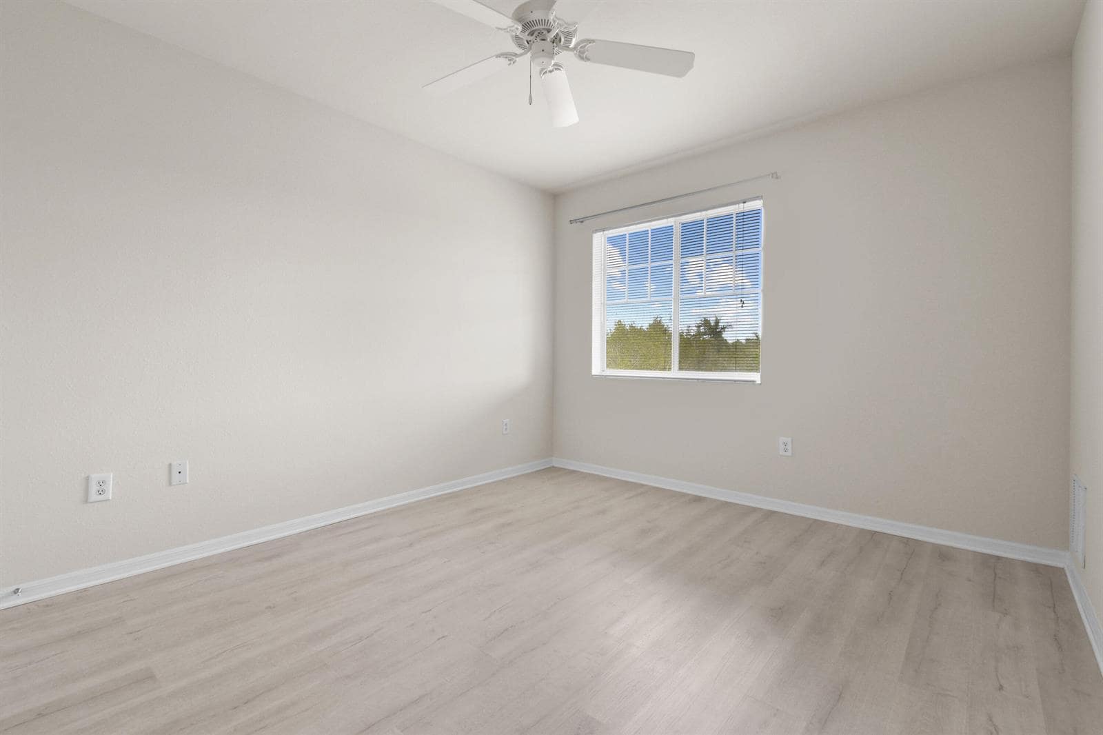 Building Photo - 6556 Emerald Dunes Dr