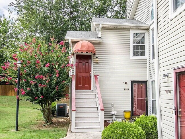 Building Photo - 1014 Stones Throw Dr NW