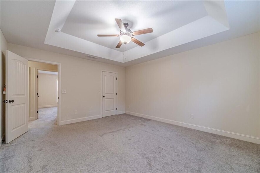 Building Photo - 583 Embassy Walk