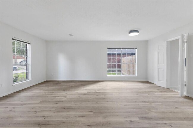 Building Photo - 1815 Moston Dr