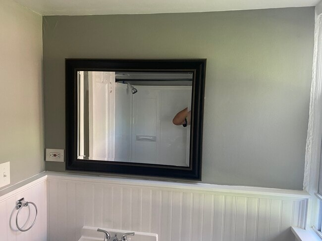 Bathroom Area - 503 Greenhill Ave