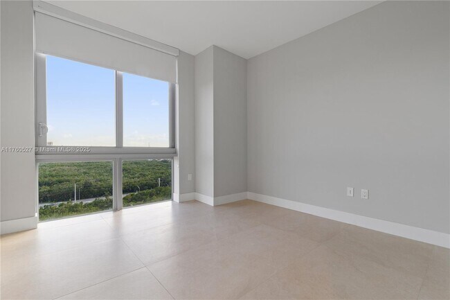 Building Photo - 16385 Biscayne Blvd