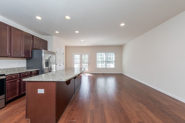 Building Photo - 121 Parkway Ct