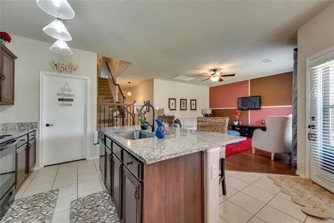 Building Photo - Ready Now- Beautiful 3 bed, 2bath Home Loc...