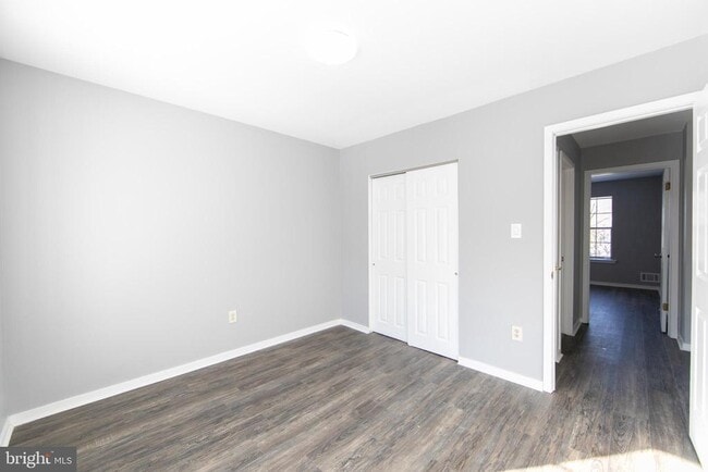 Building Photo - 131 Crossing Way