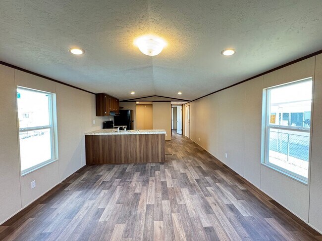 Building Photo - 1700 Yale Dr