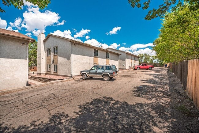 Building Photo - 1765 Zebulon Dr