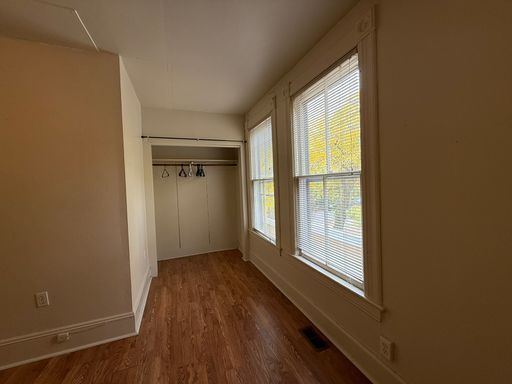 Building Photo - 3-Bedroom House with Laundry and SunRoom Close to University of Washington